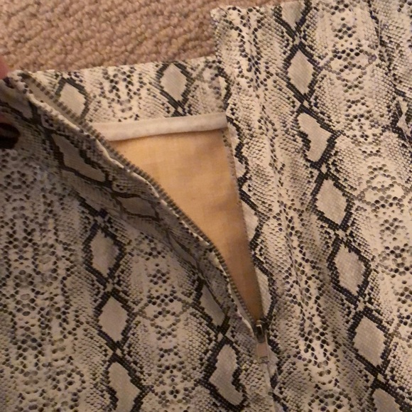 Mini skirt - Picture 3 of 4